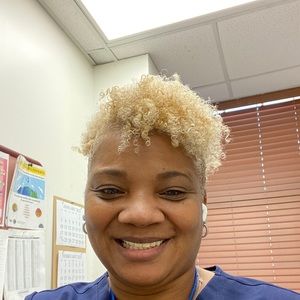 Meet your Posher, Cynthia